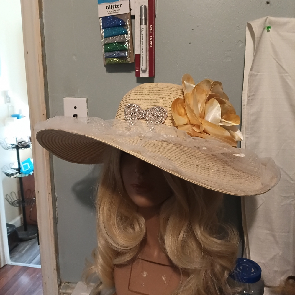 Elegant Cream Wide-Brim Hat with Yellow Flower